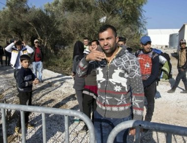 Διαμαρτυρόμενοι μετανάστες κατέλαβαν δρόμο στη Μυτιλήνη